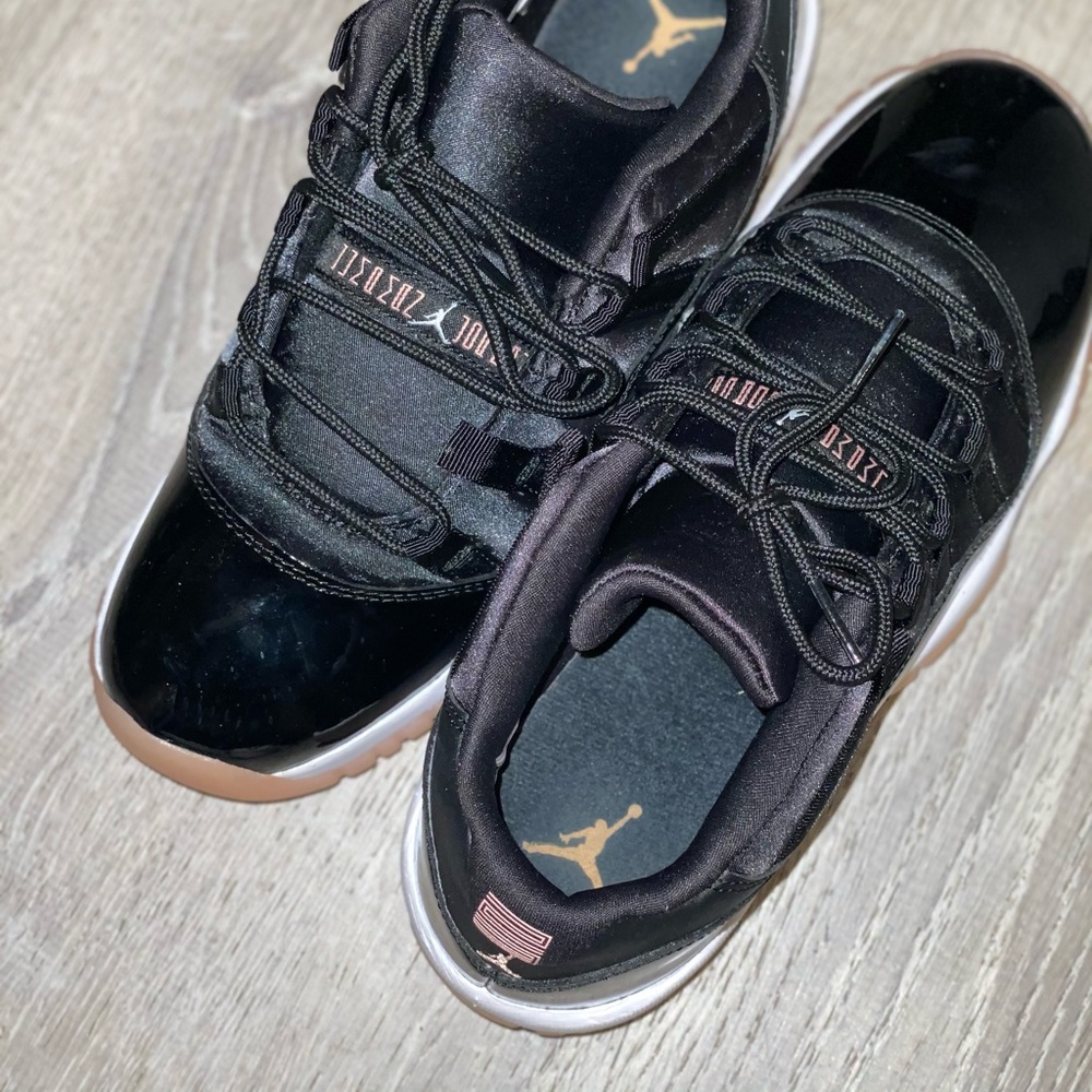 Jordan bred 11s